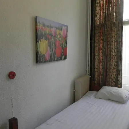 Crown Hotel *