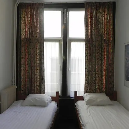 Hotel Crown *